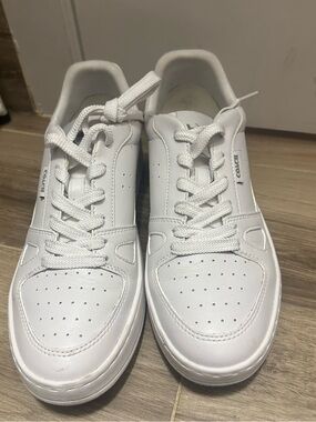Women’s White Coach Sneakers Size 8.5